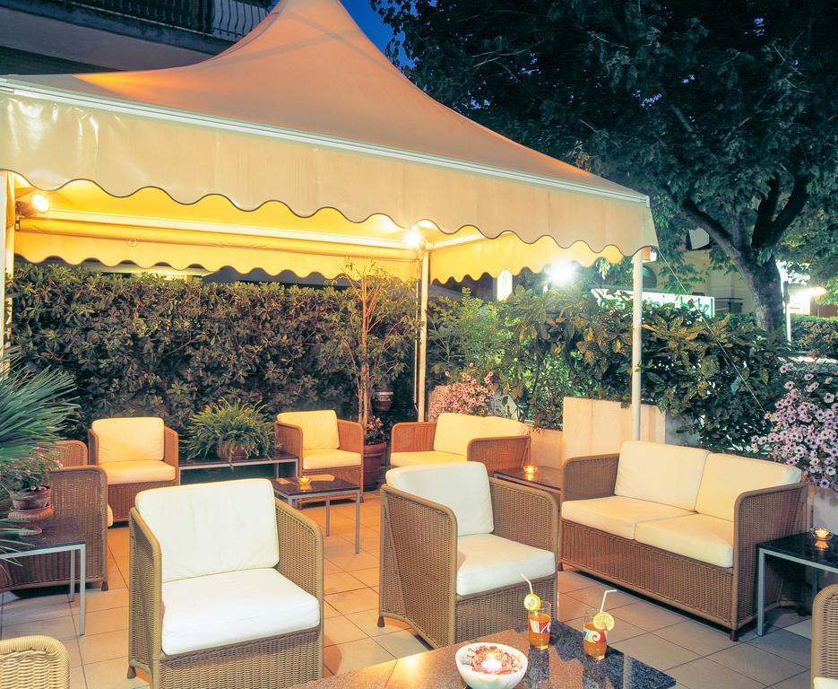 Acasamia Welchome Hotel Rimini Exteriör bild
